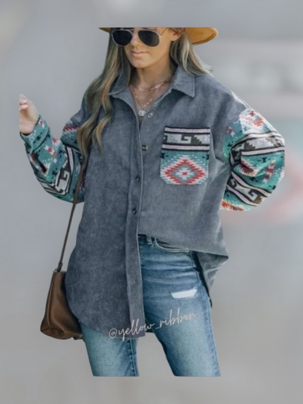 Gray Aztec
Pattern Corduroy
Pocketed Shirt / Shacket